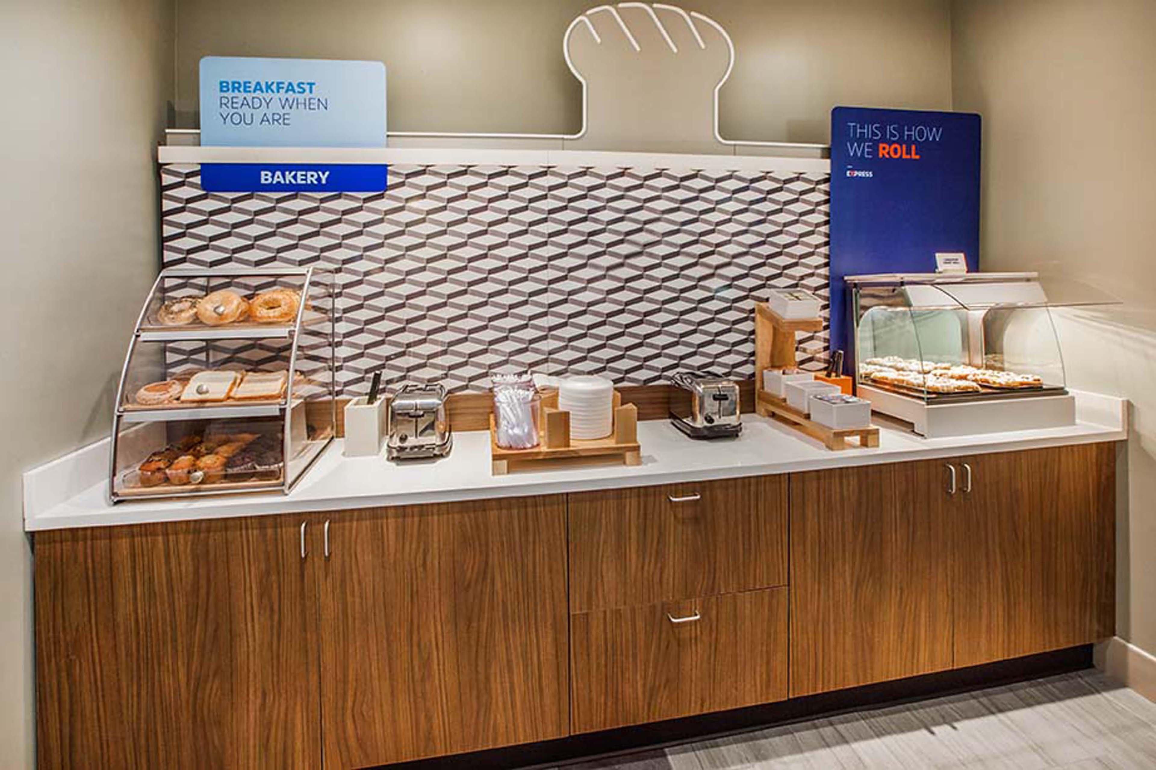 Holiday Inn Express Williamsburg By Ihg Екстериор снимка
